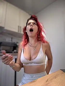 Snapshot of RiriRoseey chatting on October 8, 7:17 am RiriRoseey online show from October 8, 7:17 am