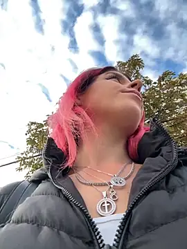 Snapshot of RiriRoseey chatting on October 23, 6:34 am RiriRoseey online show from October 23, 6:34 am