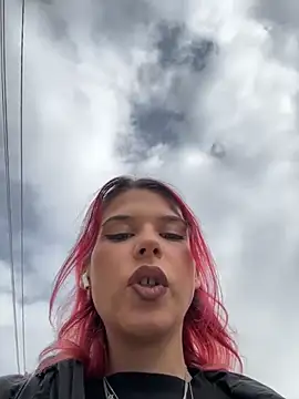 Snapshot of RiriRoseey chatting on October 28, 8:18 am RiriRoseey online show from October 28, 8:18 am