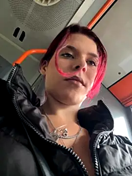 Snapshot of RiriRoseey chatting on November 4, 8:02 am RiriRoseey online show from November 4, 8:02 am