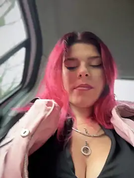 Snapshot of RiriRoseey chatting on December 3, 8:45 am RiriRoseey online show from December 3, 8:45 am