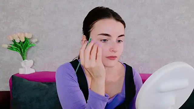 Miss Arwen online show from September 22, 3:30 am