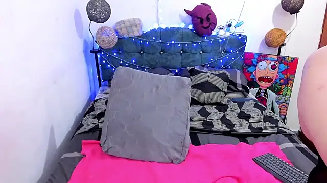 Snapshot of goldenbubble__ chatting on March 11, 12:33 am goldenbubble   online show from March 11, 12:33 am