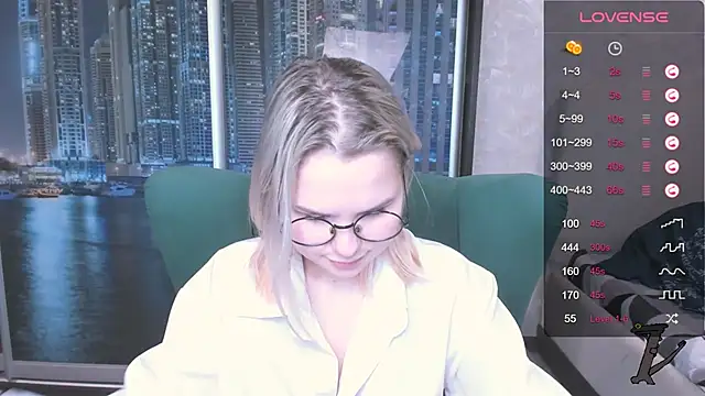 Snapshot of miray_kuriyama123 chatting on December 8, 3:56 pm miray kuriyama123 online show from December 8, 3:56 pm