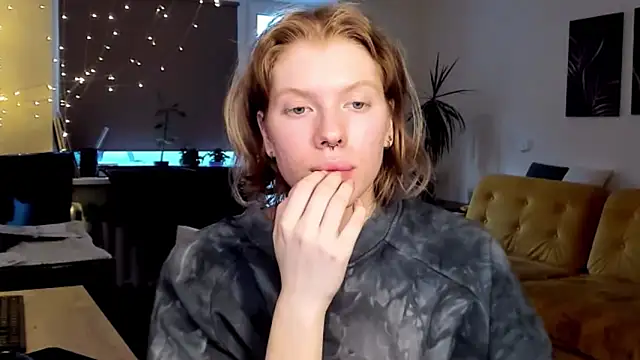 Snapshot of StellaDavis chatting on February 13, 1:37 pm StellaDavis online show from February 13, 1:37 pm