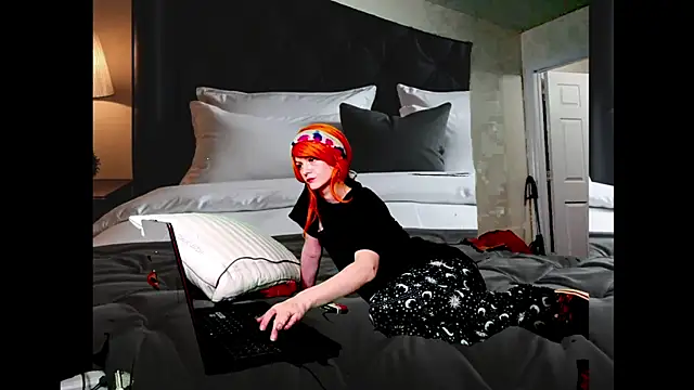 Snapshot of AriellaTaylor chatting on February 7, 10:29 am AriellaTaylor online show from February 7, 10:29 am