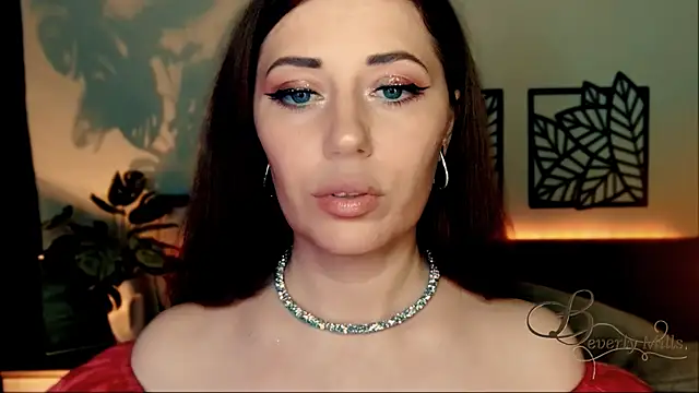 MissBeverlyMills online show from December 7, 2:13 pm