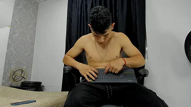 andrew rose  online show from March 13, 3:44 am