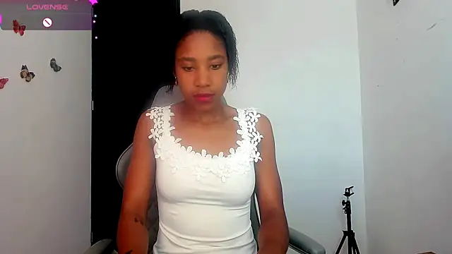 Snapshot of Nala_j8 chatting on November 18, 2:32 pm Nala j8 online show from November 18, 2:32 pm