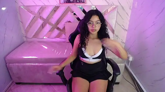 victoria castillo b online show from March 15, 5:41 am