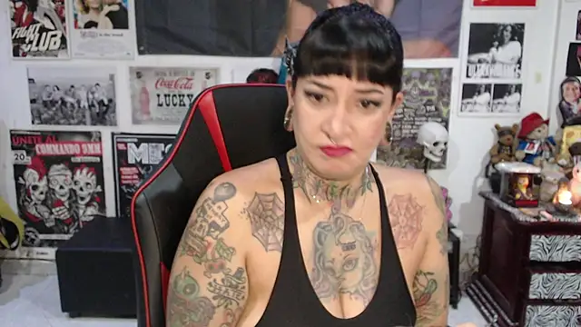 Snapshot of Rollyderolandia666 chatting on November 6, 10:32 pm Rollyderolandia666 online show from November 6, 10:32 pm