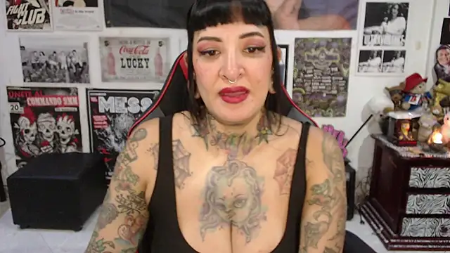 Snapshot of Rollyderolandia666 chatting on November 13, 9:36 pm Rollyderolandia666 online show from November 13, 9:36 pm