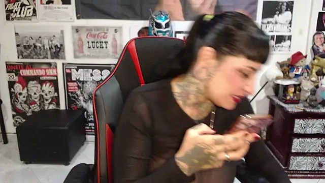 Snapshot of Rollyderolandia666 chatting on November 15, 10:48 pm Rollyderolandia666 online show from November 15, 10:48 pm