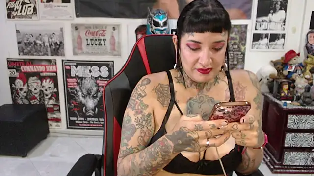 Snapshot of Rollyderolandia666 chatting on November 28, 4:31 pm Rollyderolandia666 online show from November 28, 4:31 pm