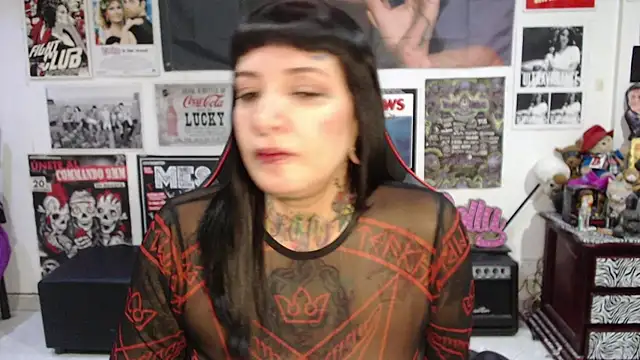 Snapshot of Rollyderolandia666 chatting on December 16, 10:26 pm Rollyderolandia666 online show from December 16, 10:26 pm