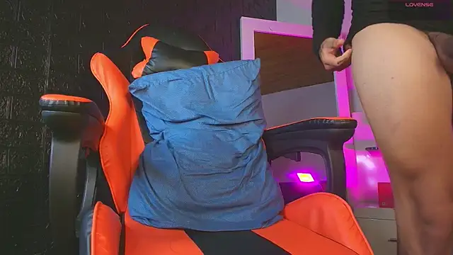 Snapshot of charlotte_cruzx chatting on October 26, 7:25 am charlotte cruzx online show from October 26, 7:25 am