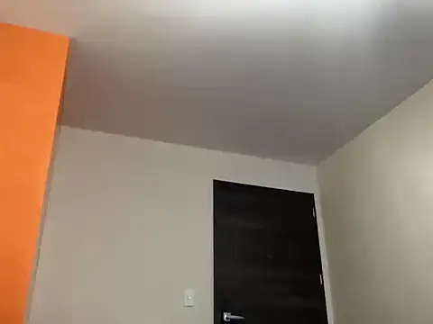 Snapshot of littlelatinhunter chatting on October 27, 11:25 am littlelatinhunter online show from October 27, 11:25 am