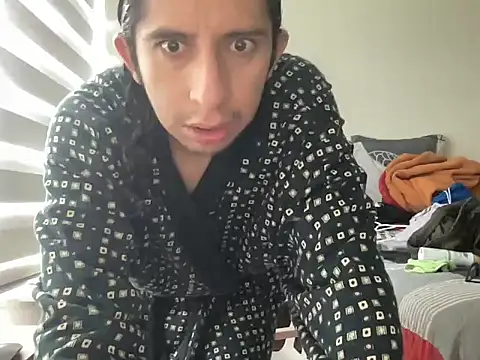 Snapshot of littlelatinhunter chatting on November 6, 12:50 pm littlelatinhunter online show from November 6, 12:50 pm