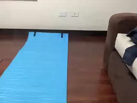 Snapshot of littlelatinhunter chatting on November 14, 10:47 am littlelatinhunter online show from November 14, 10:47 am