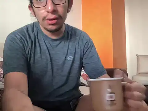 Snapshot of littlelatinhunter chatting on November 22, 11:31 am littlelatinhunter online show from November 22, 11:31 am