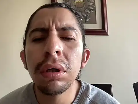 Snapshot of littlelatinhunter chatting on November 30, 12:20 pm littlelatinhunter online show from November 30, 12:20 pm