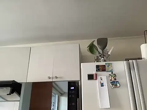 Snapshot of littlelatinhunter chatting on December 5, 11:52 am littlelatinhunter online show from December 5, 11:52 am