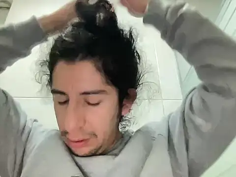 Snapshot of littlelatinhunter chatting on December 15, 11:03 am littlelatinhunter online show from December 15, 11:03 am