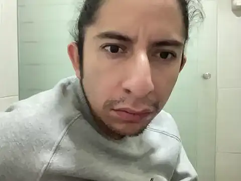 Snapshot of littlelatinhunter chatting on December 17, 10:10 am littlelatinhunter online show from December 17, 10:10 am