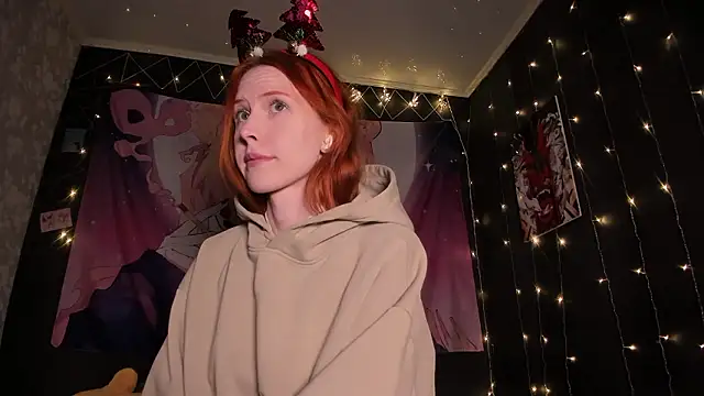 Snapshot of FruttiTatti chatting on December 8, 11:40 pm FruttiTatti online show from December 8, 11:40 pm