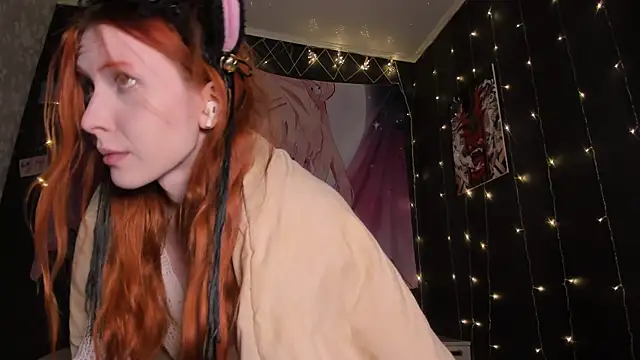 Snapshot of FruttiTatti chatting on December 12, 12:16 am FruttiTatti online show from December 12, 12:16 am