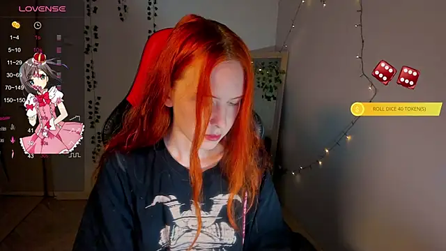 Snapshot of FruttiTatti chatting on October 12, 12:09 am FruttiTatti online show from October 12, 12:09 am