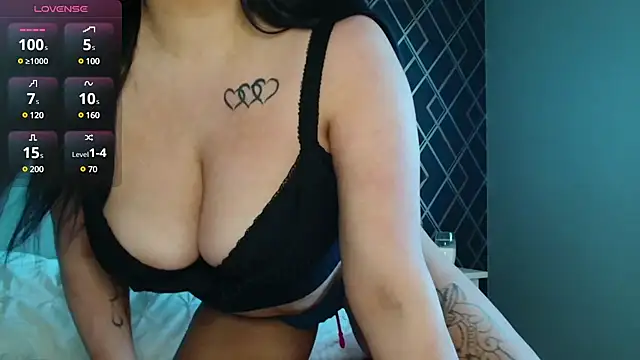 Snapshot of Layla_UK chatting on March 18, 10:46 am Layla UK online show from March 18, 10:46 am