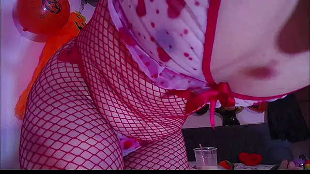 Yinn Silver online show from October 15, 1:22 pm