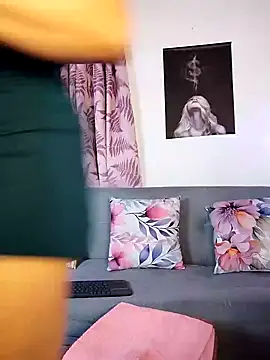 Snapshot of Charlotte_Bayron chatting on February 5, 12:20 am Charlotte Bayron online show from February 5, 12:20 am