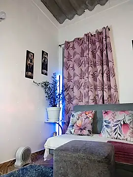 Snapshot of Charlotte_Bayron chatting on March 10, 12:51 am Charlotte Bayron online show from March 10, 12:51 am