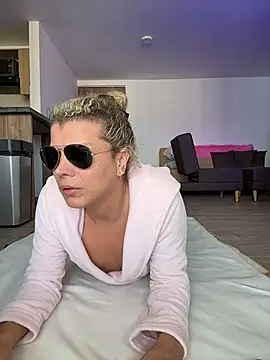 Snapshot of Georgiafox chatting on December 21, 7:10 pm Georgiafox online show from December 21, 7:10 pm