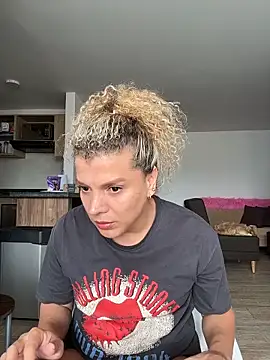 Snapshot of Georgiafox chatting on February 10, 2:32 pm Georgiafox online show from February 10, 2:32 pm