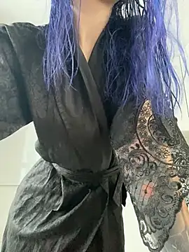 Snapshot of Erotic_Synth_Goddess chatting on December 31, 11:31 am Erotic Synth Goddess online show from December 31, 11:31 am