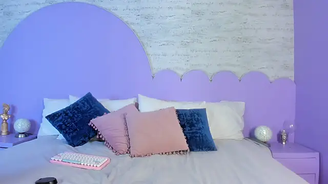 Giaa Ross online show from December 1, 7:41 pm