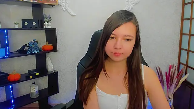 Snapshot of Lina_Brownie chatting on December 15, 2:08 am Lina Brownie online show from December 15, 2:08 am