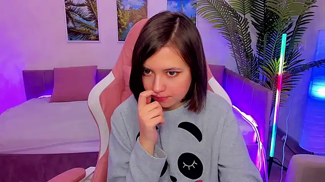 Snapshot of Lina_Brownie chatting on February 12, 2:03 am Lina Brownie online show from February 12, 2:03 am