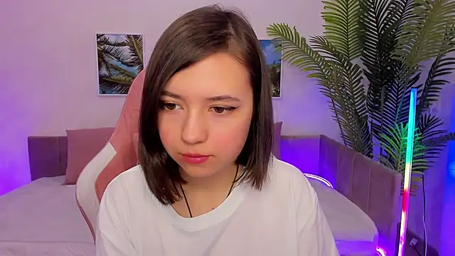 Snapshot of Lina_Brownie chatting on February 26, 1:53 am Lina Brownie online show from February 26, 1:53 am