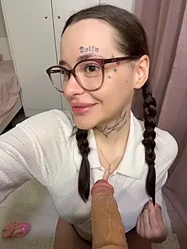 Snapshot of fuckdoll_18 chatting on November 30, 8:18 am fuckdoll 18 online show from November 30, 8:18 am