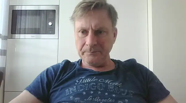 Snapshot of johnnym1 chatting on January 27, 9:55 am johnnym1 online show from January 27, 9:55 am