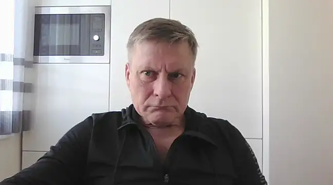 Snapshot of johnnym1 chatting on March 7, 10:02 am johnnym1 online show from March 7, 10:02 am