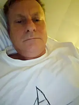 Snapshot of johnnym1 chatting on March 13, 5:54 am johnnym1 online show from March 13, 5:54 am