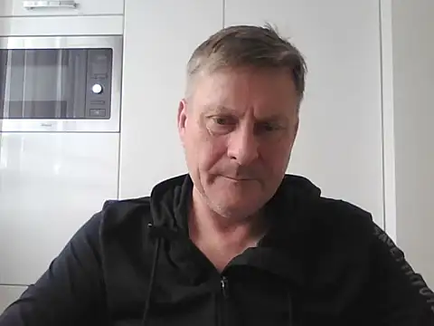 Snapshot of johnnym1 chatting on March 17, 11:53 am johnnym1 online show from March 17, 11:53 am