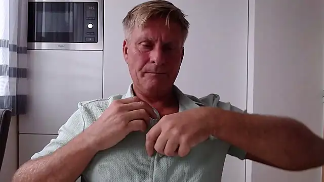 Snapshot of johnnym1 chatting on September 12, 1:55 pm johnnym1 online show from September 12, 1:55 pm