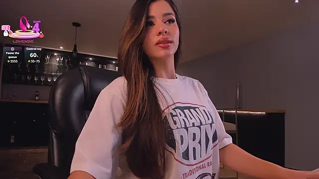 RoxanneHill  online show from September 13, 11:32 am