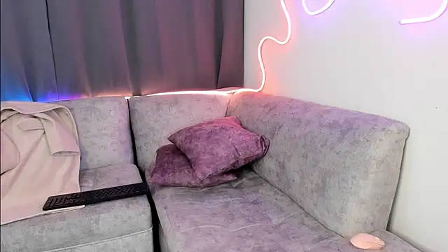 Snapshot of Victoria_se chatting on March 13, 6:37 am Victoria se online show from March 13, 6:37 am